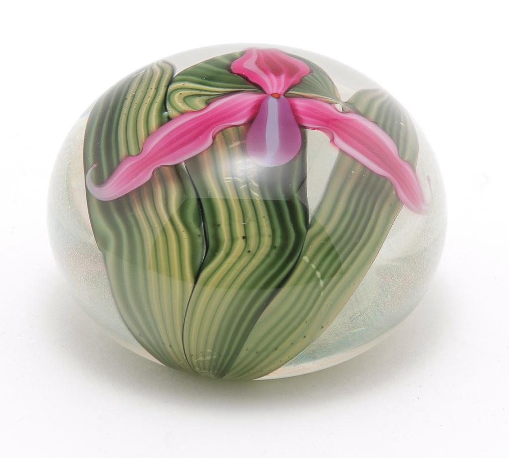 AMERICAN LUNDBERY STUDIOS PAPERWEIGHT. (1 of 3)