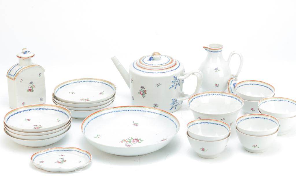 FOURTEEN PIECE CHINESE EXPORT TEA SET. (1 of 1)