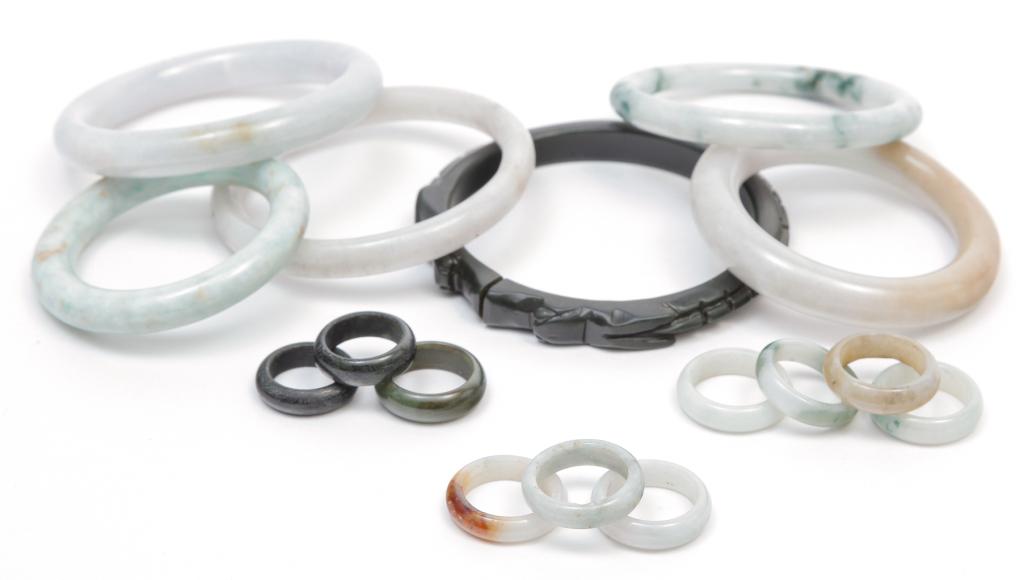 GROUP OF CARVED JADEITE BANGLES AND RINGS. (1 of 3)