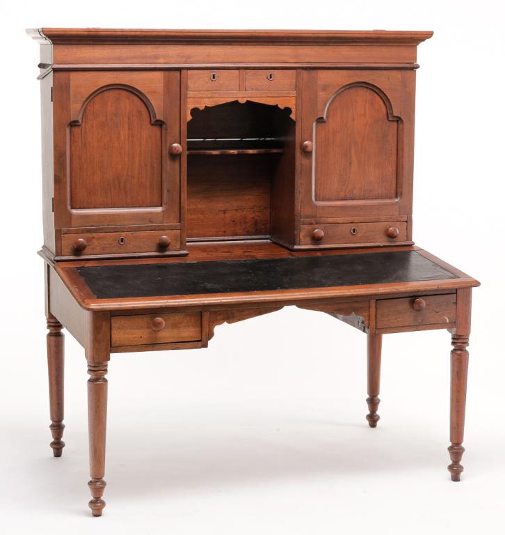 AMERICAN VICTORIAN PLANTATION DESK. (1 of 8)
