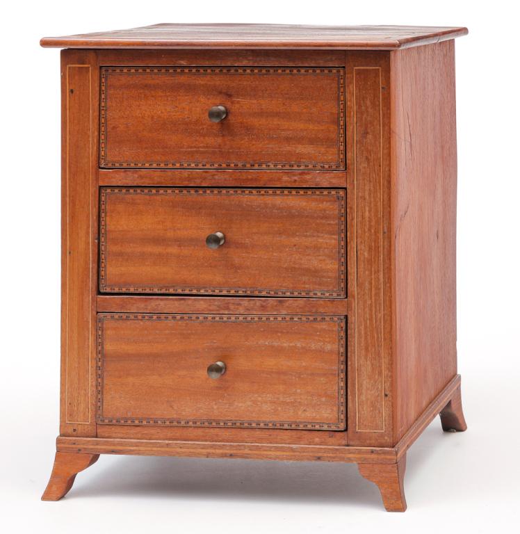 AMERICAN MINIATURE HEPPLEWHITE STYLE CHEST. (1 of 3)