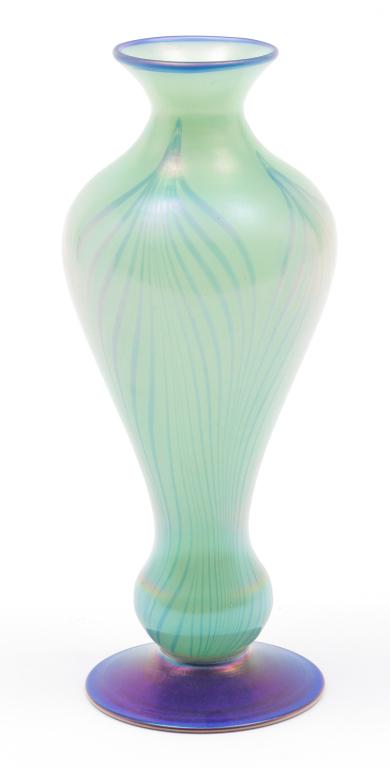 AMERICAN FENTON ART GLASS OFF HAND VASE. (1 of 3)