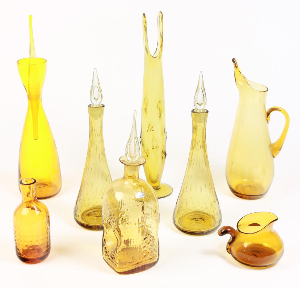 EIGHT PIECES OF AMERICAN GLASS, SOME BLENKO. (1 of 8)