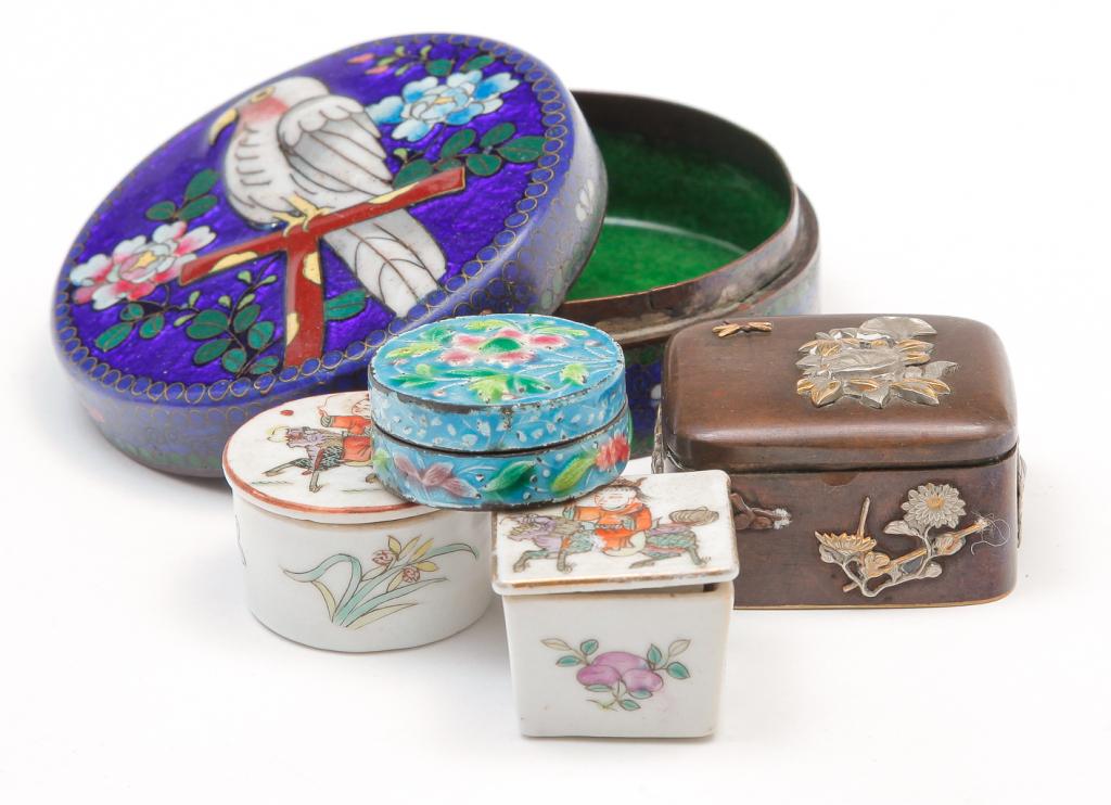 SIX ASIAN PIECES. (1 of 6)