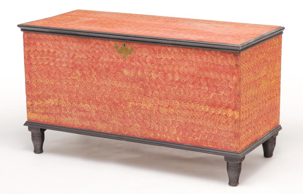 AMERICAN SHERATON DECORATED BLANKET CHEST. (1 of 5)