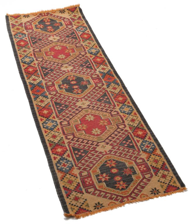 CAUCASIAN STYLE RUNNER. (1 of 2)