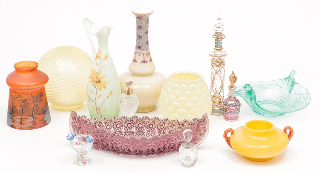 GROUP OF VARIOUS GLASS PIECES. (1 of 4)