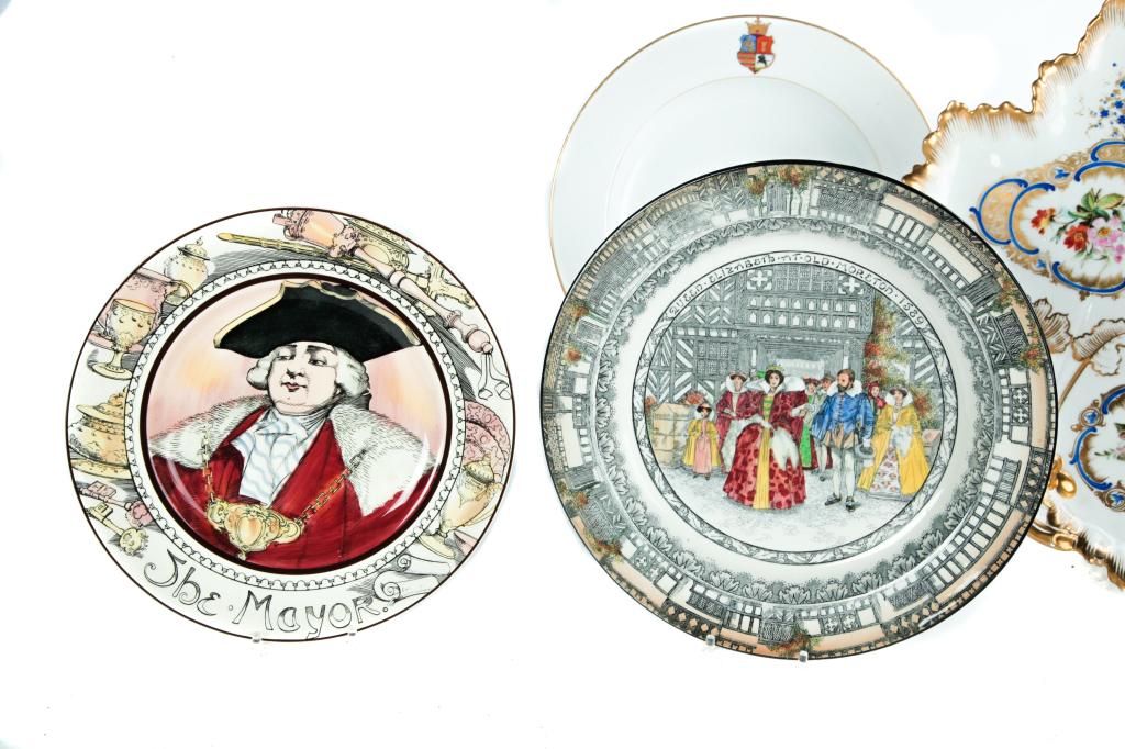 FOUR CHINA SERVING PIECES. (1 of 6)