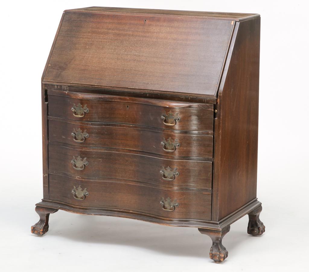 AMERICAN CHIPPENDALE STYLE SLANT FRONT DESK. (1 of 6)