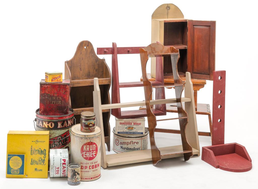 GROUP OF AMERICAN ADVERTISING TINS AND SHELVES. (1 of 2)