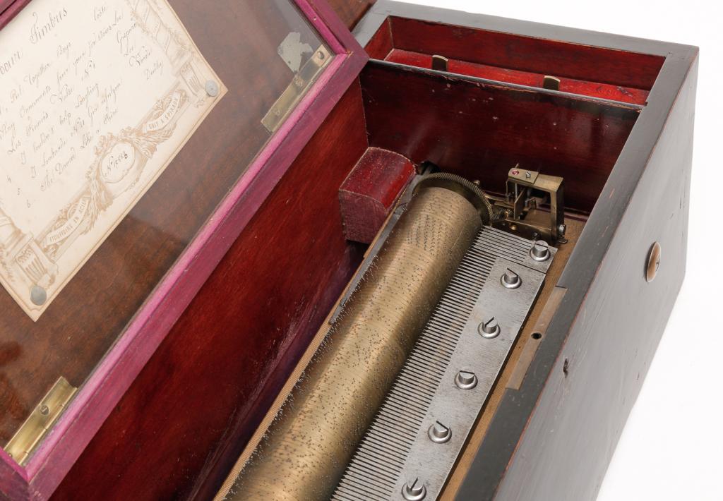 SIX TUNE SWISS CYLINDER MUSIC BOX. (1 of 5)