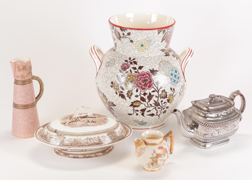 SIX POTTERY AND CERAMIC ITEMS. (1 of 9)