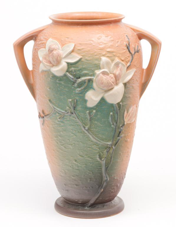 AMERICAN ROSEVILLE MAGNOLIA PATTERN FLOOR VASE. (1 of 4)