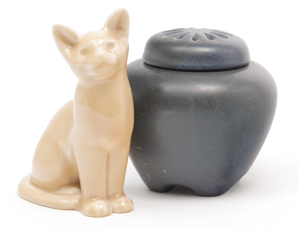 TWO PIECES OF OHIO ROOKWOOD ART POTTERY. (1 of 3)