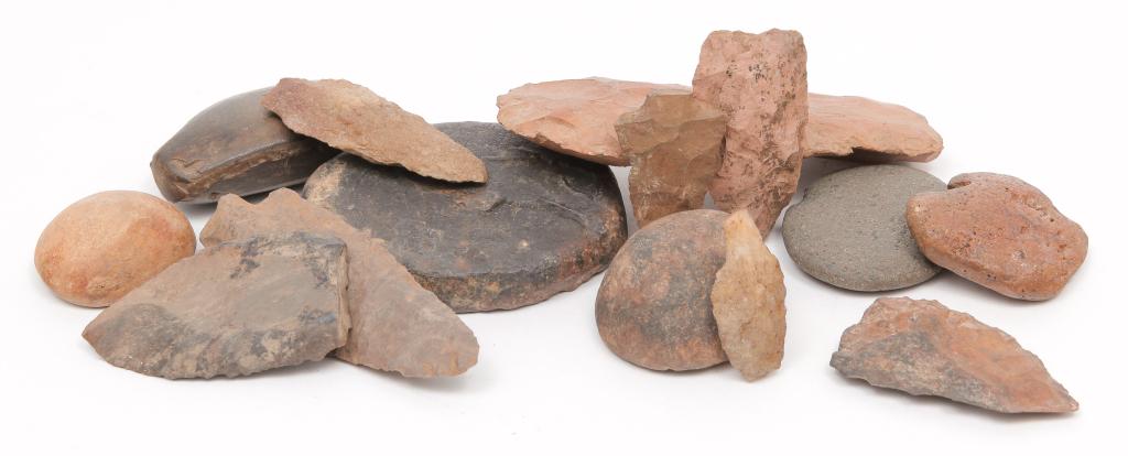FOURTEEN NATIVE AMERICAN STONE RELICS. (1 of 2)