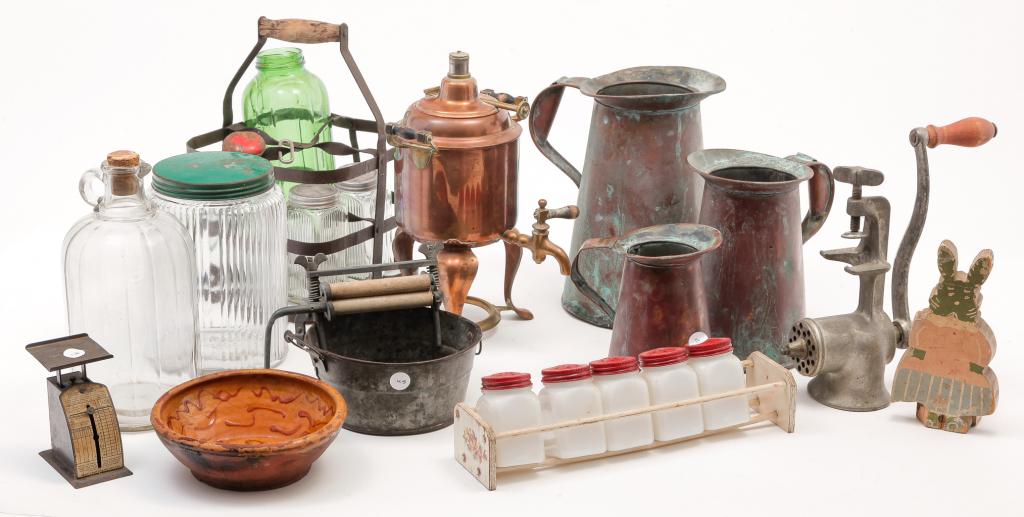 GROUP OF MOSTLY AMERICAN KITCHEN ITEMS. (1 of 5)