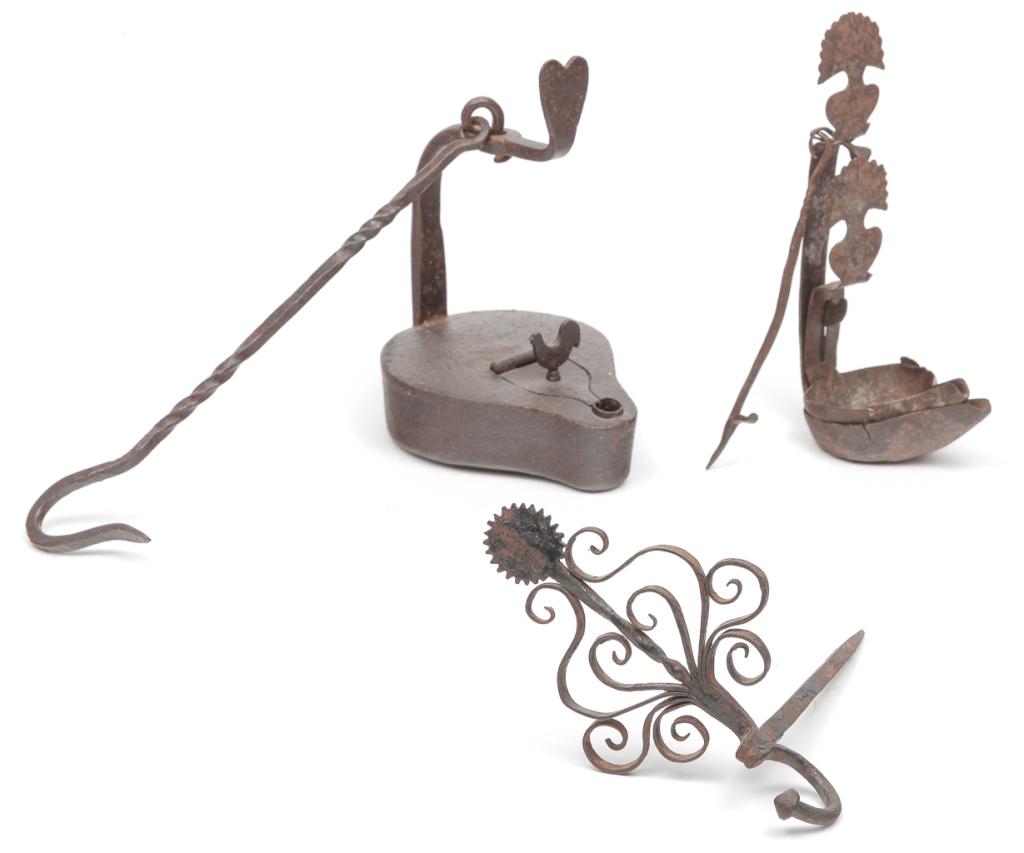 TWO AMERICAN LAMPS WITH HOOK. (1 of 3)