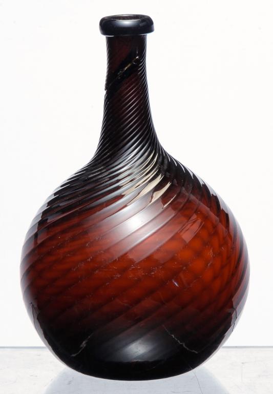 ZANESVILLE BLOWN GLASS BOTTLE. (1 of 4)