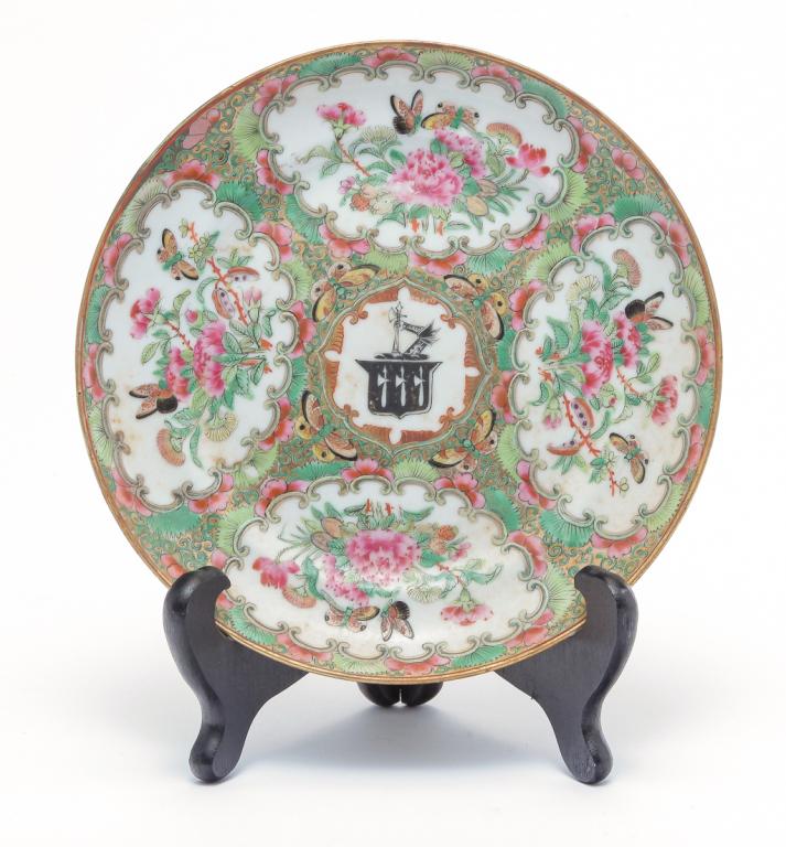CHINESE ROSE CANTON ARMORIAL PLATE. (1 of 4)