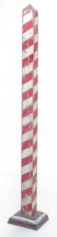 AMERICAN DECORATED OBELISK SHAPED POST. (1 of 3)
