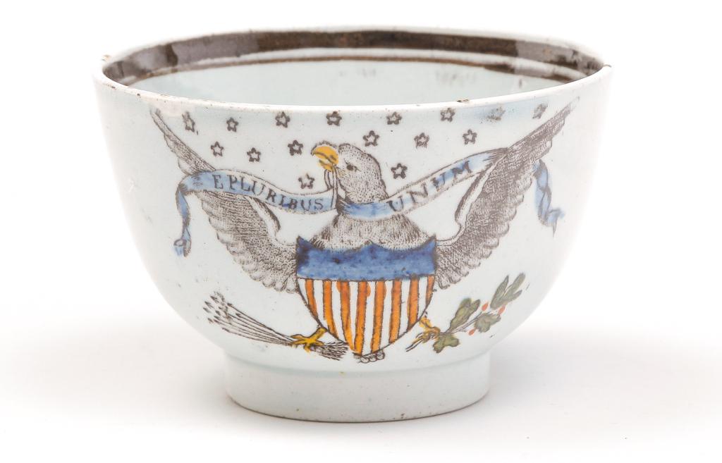 ENGLISH LEEDS EAGLE HANDLELESS CUP. (1 of 4)