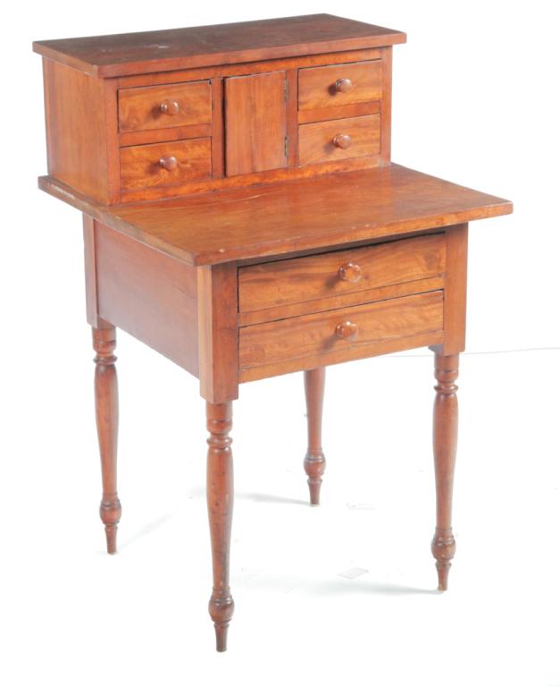 SHAKER SMALL DESK OR SEWING STAND. (1 of 3)