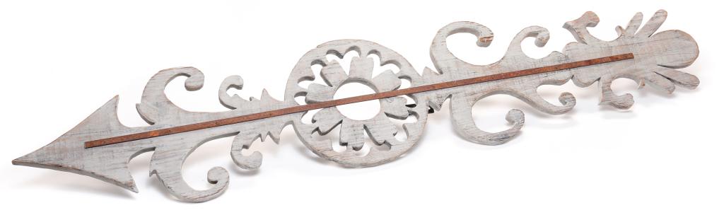 AMERICAN DECORATIVE FOLK ART ARROW. (1 of 4)