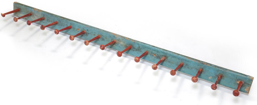 AMERICAN COUNTRY PAINTED PEG RACK. (1 of 3)