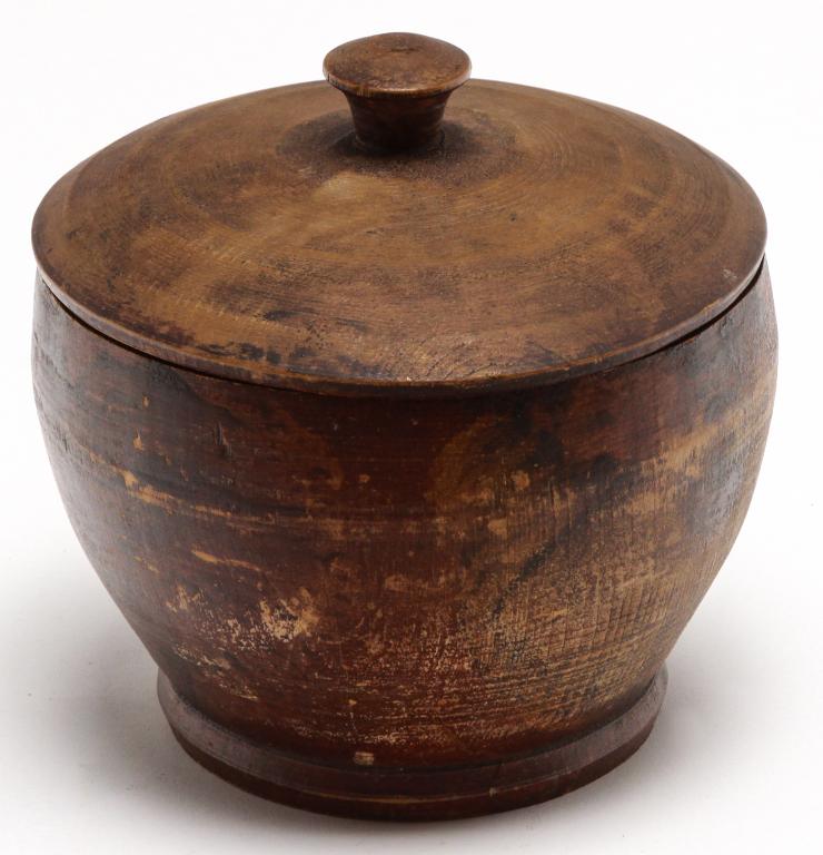 AMERICAN DECORATED TREENWARE CONTAINER. (1 of 3)