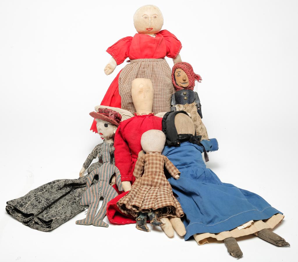 GROUP OF AMERICAN DOLLS. (1 of 2)