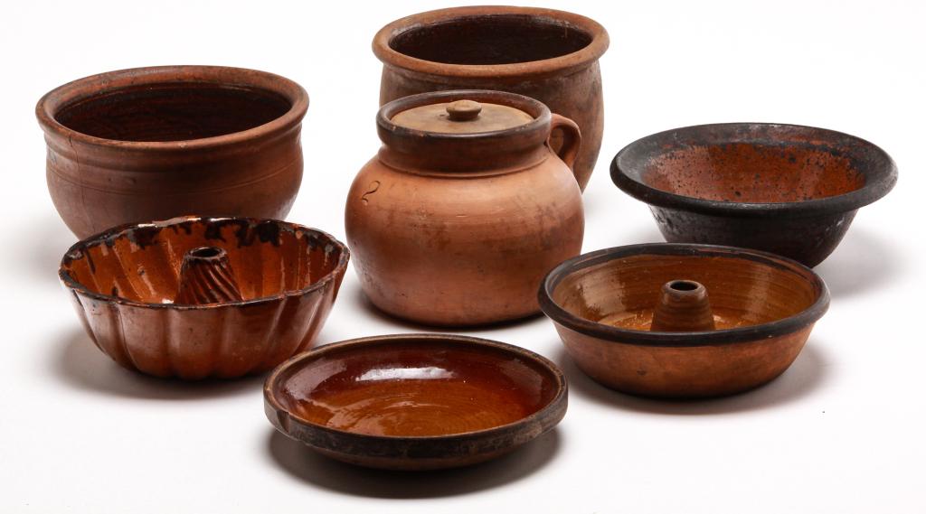 SEVEN PIECES OF AMERICAN KITCHEN REDWARE. (1 of 4)