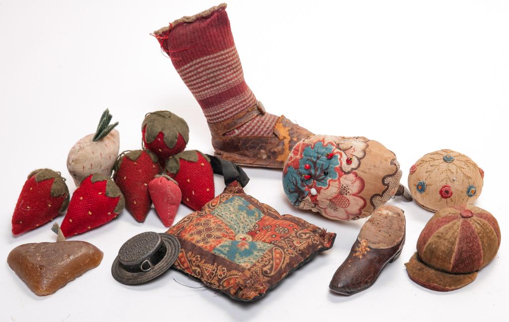 GROUP OF AMERICAN SEWING ITEMS. (1 of 5)