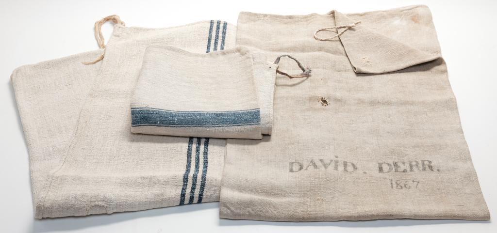 THREE AMERICAN FEED BAGS. (1 of 4)