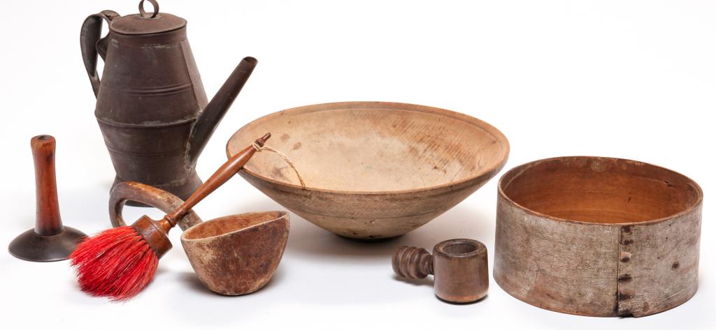 GROUP OF AMERICAN HOUSEHOLD ITEMS. (1 of 4)