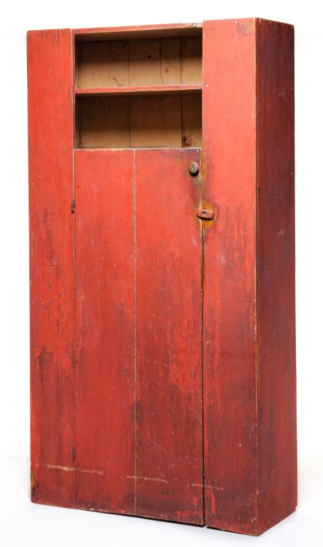 UNUSUAL AMERICAN COUNTRY PAINTED CUPBOARD. (1 of 4)