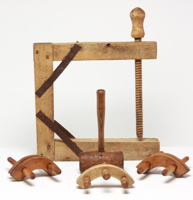 GROUP OF AMERICAN WOODWORKING TOOLS. (1 of 2)