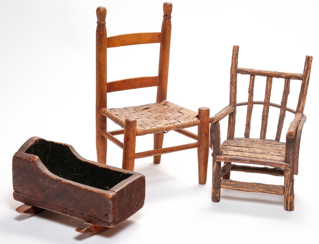 THREE PIECES OF AMERICAN DOLL FURNITURE. (1 of 4)