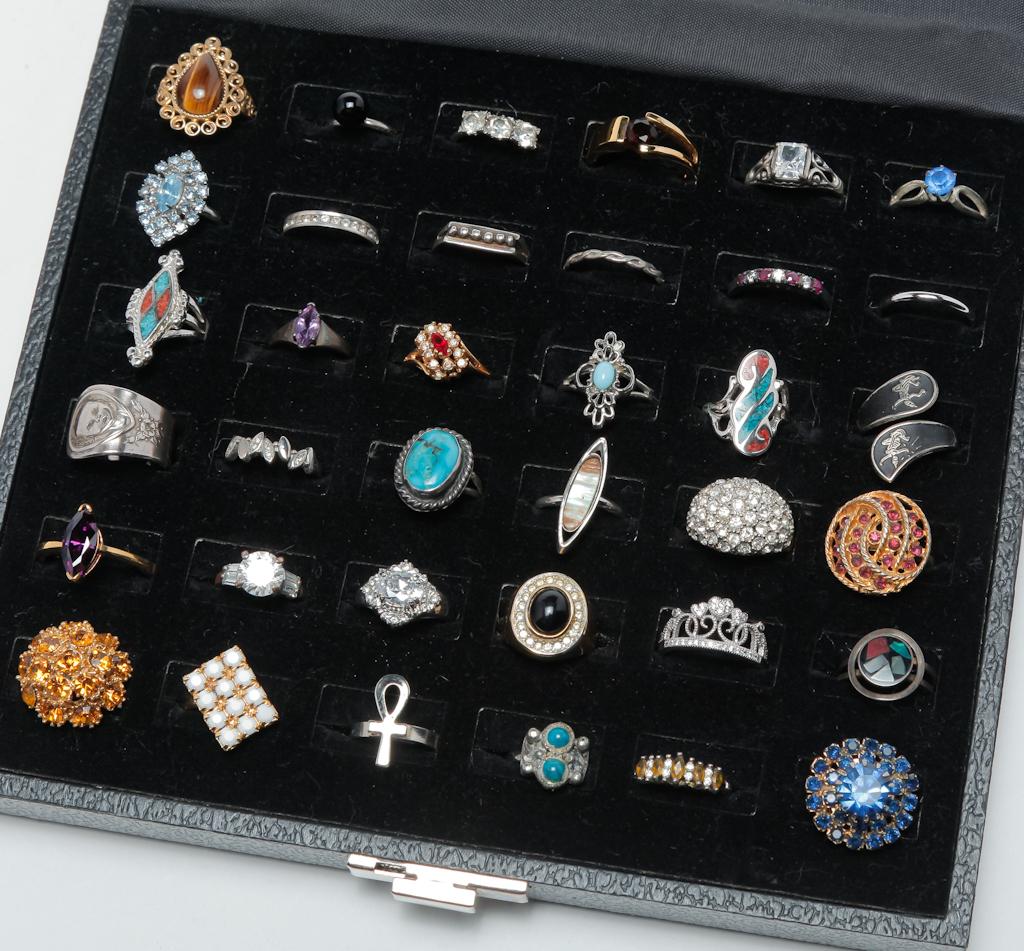 GROUP OF VINTAGE STERLING SILVER AND FASHION RINGS (1 of 3)