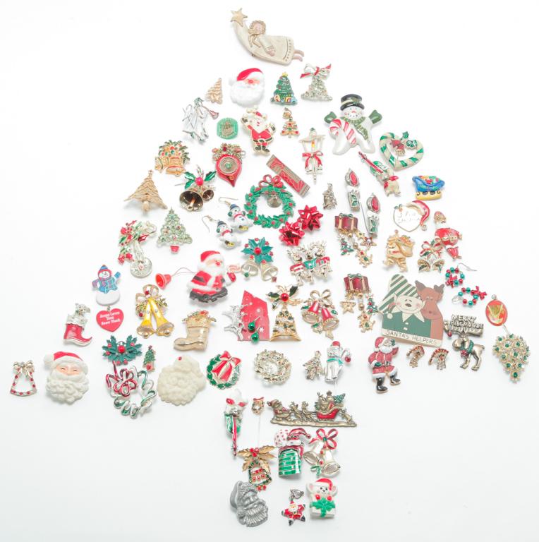 LOT OF CHRISTMAS JEWELRY. (1 of 2)