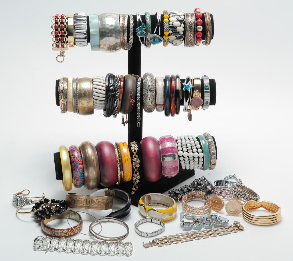 VINTAGE BANGLES AND OTHER BRACELETS. (1 of 3)