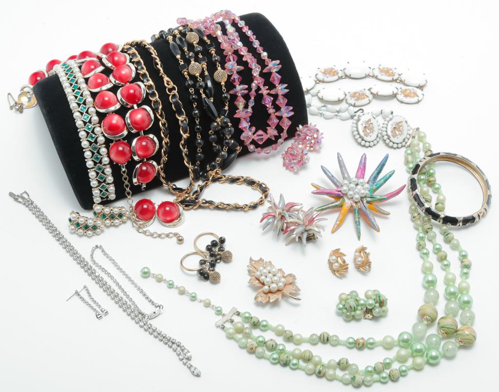 MID-CENTURY COSTUME JEWELRY SETS. (1 of 3)