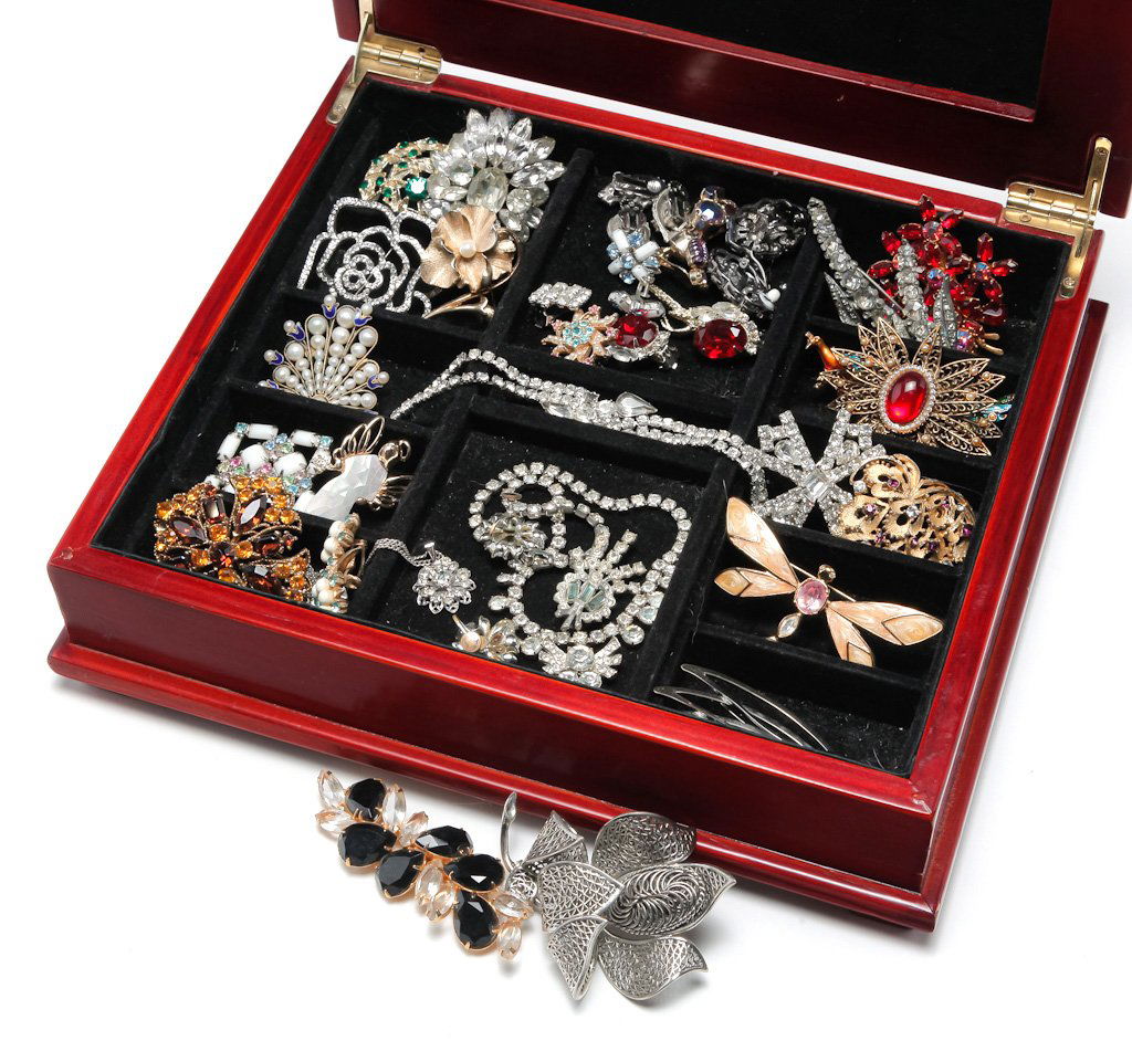 WOODEN BOX FILLED WITH CLASSIC COSTUME JEWELRY. (1 of 3)