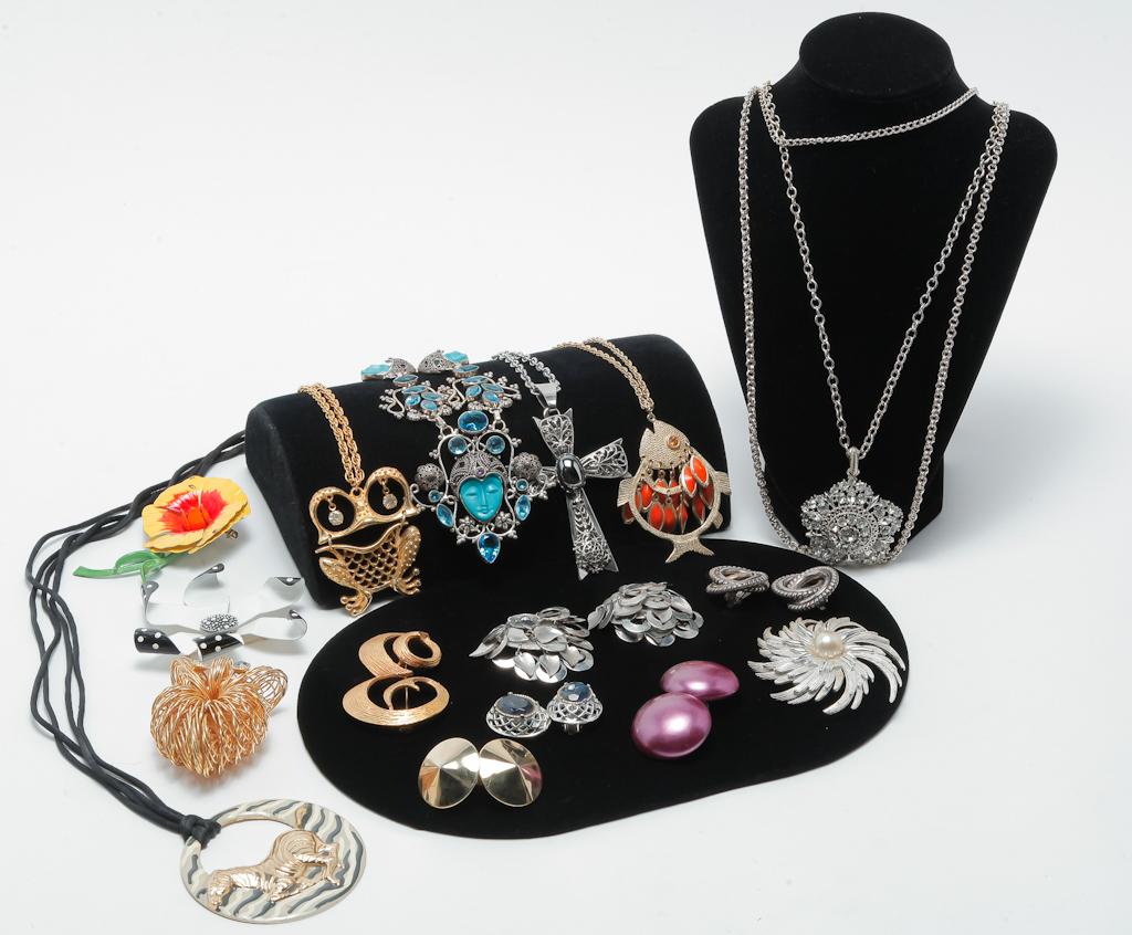 BIG & BOLD - VINTAGE TO MODERN. (1 of 3)