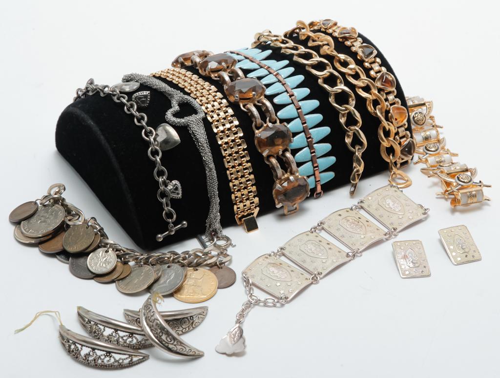 BRACELETS TO NOTICE. (1 of 2)