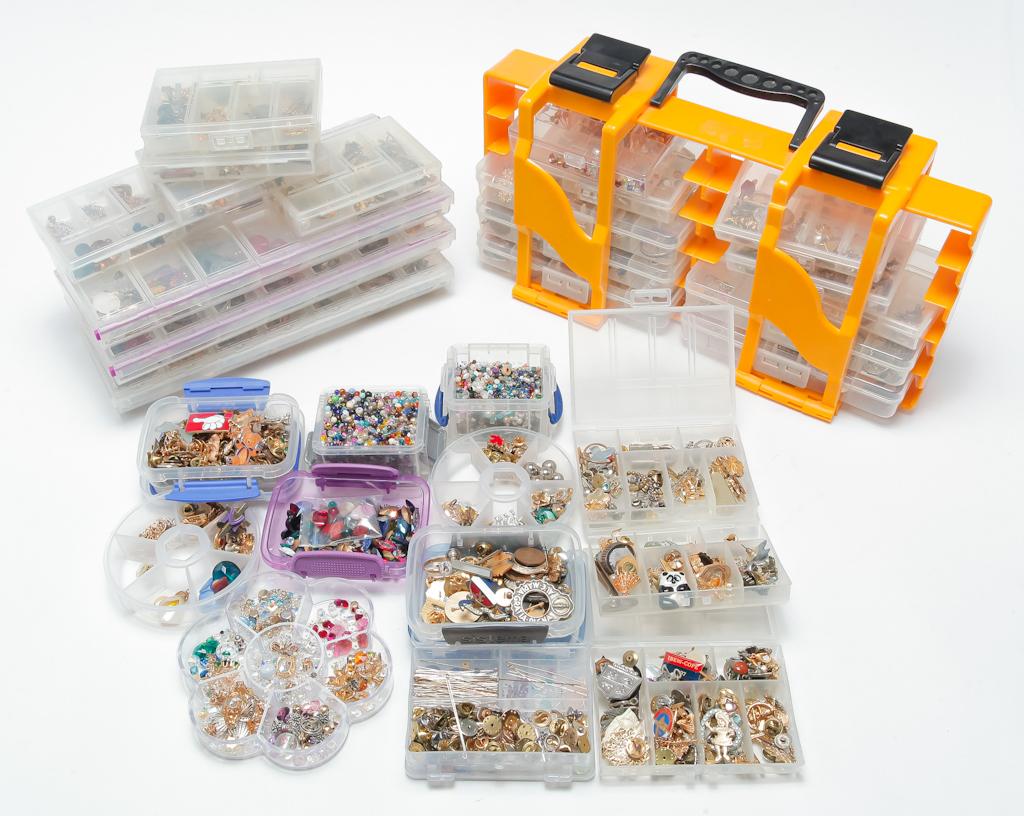 JEWELRY FINDINGS, LOOSE CRYSTALS, BEADS & MORE.: Mid-late 20th century. Thirty-one clear plastic storage containers with compartments. Containers filled with variety of findings, loose beads, crystals, pins, jewelry in need of repair, single and pai