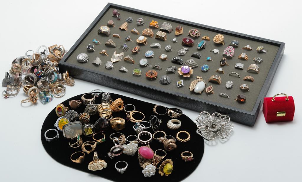 VINTAGE AND NEWER FASHION RINGS. (1 of 2)