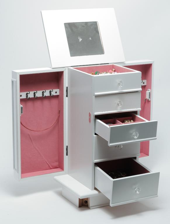 COSTUME JEWELRY WITH VINTAGE JEWELRY CHEST. (1 of 5)