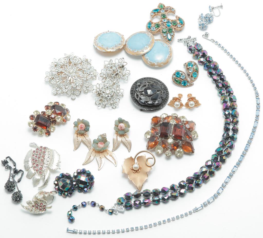 TEN TWO-PIECE VINTAGE JEWELRY SETS. (1 of 2)