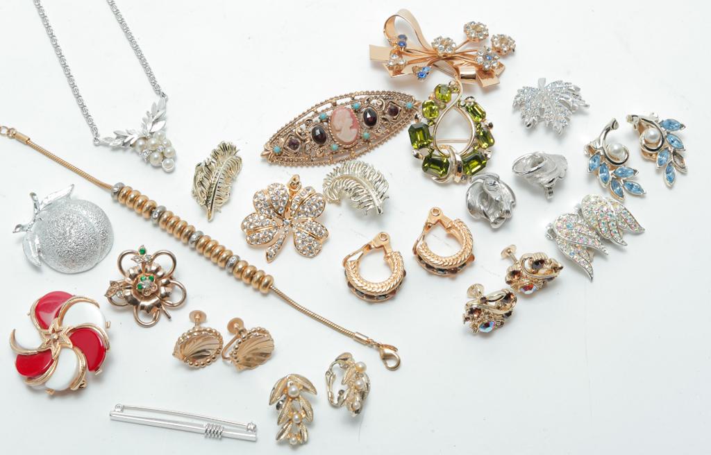 K.J.L. FOR AVON, LISNER, CORO AND MORE.: Mid-late 20th century. Eighteen pieces of vintage costume jewelry featuring a gold tone and rhinestone 4-leaf clover pendant/enhancer signed K.J.L. for Avon; seven brooches by Lisner, Florenza, Sarah