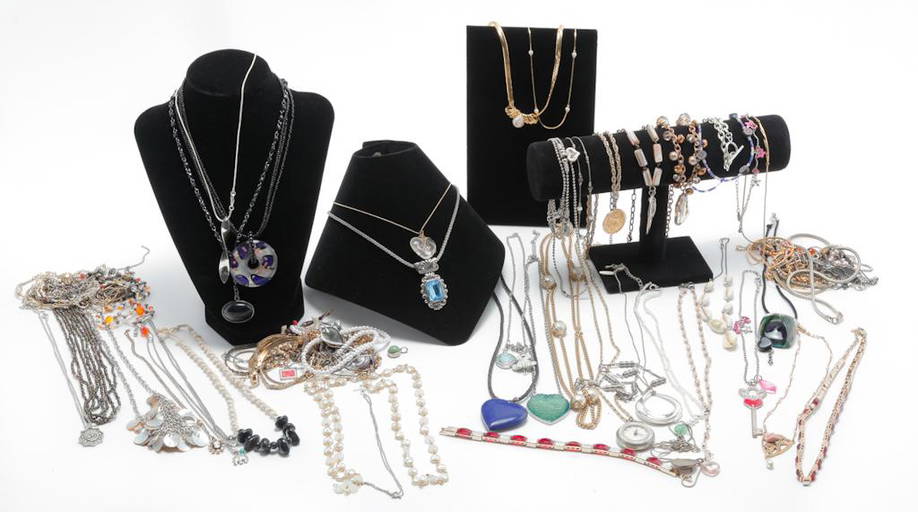 VINTAGE TO NOW FASHION JEWELRY. Aug 22, 2021 Garth's Auction Inc. in OH